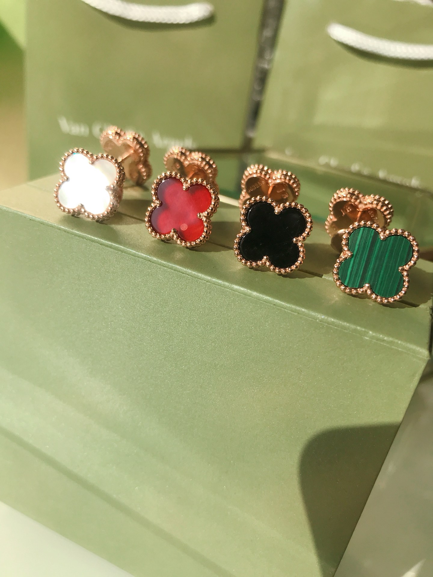 Sweet Alhambra 1 Motif Studs Collections
