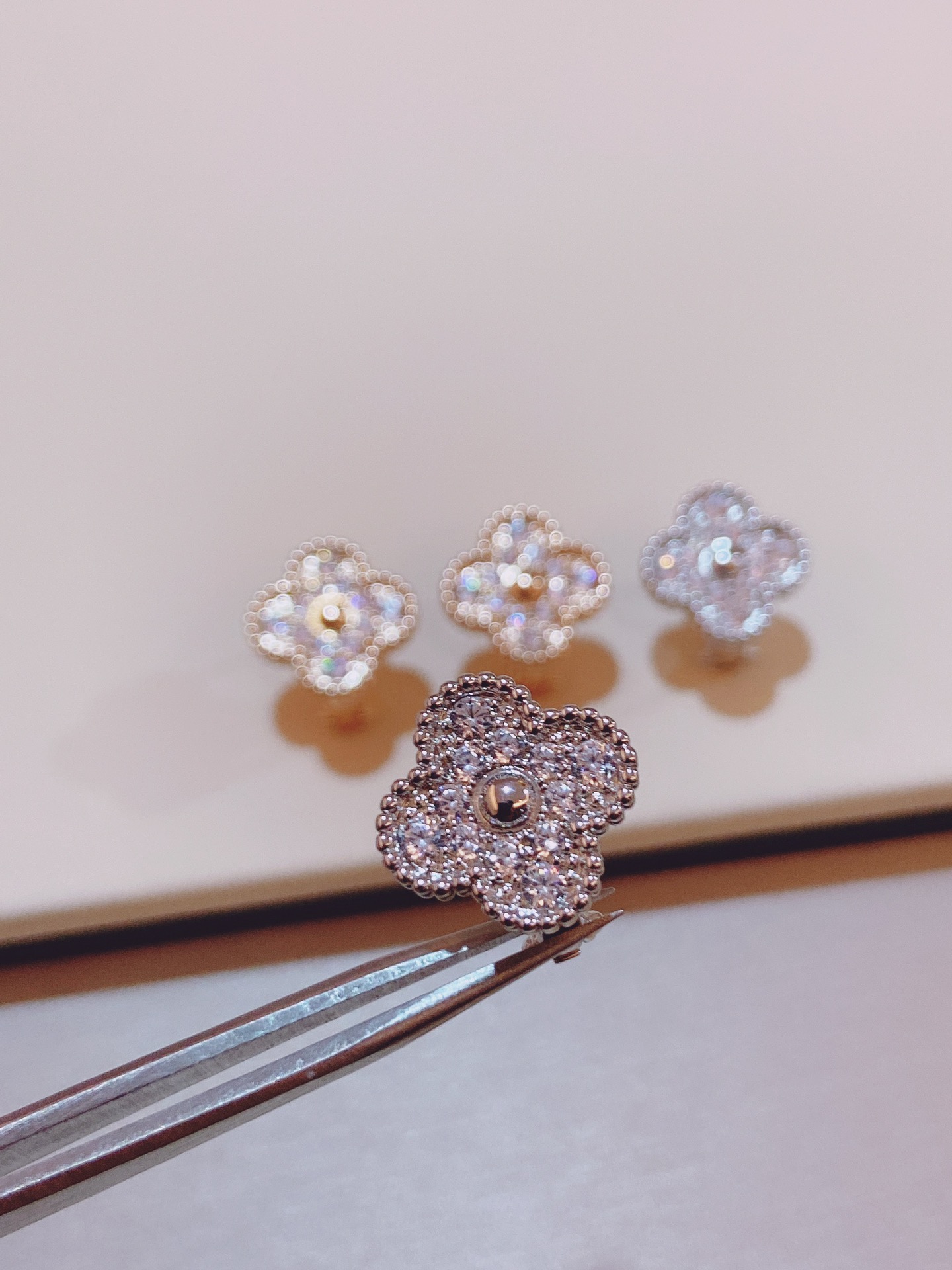 Alhambra 1 Motif Earrings with Full Diamonds