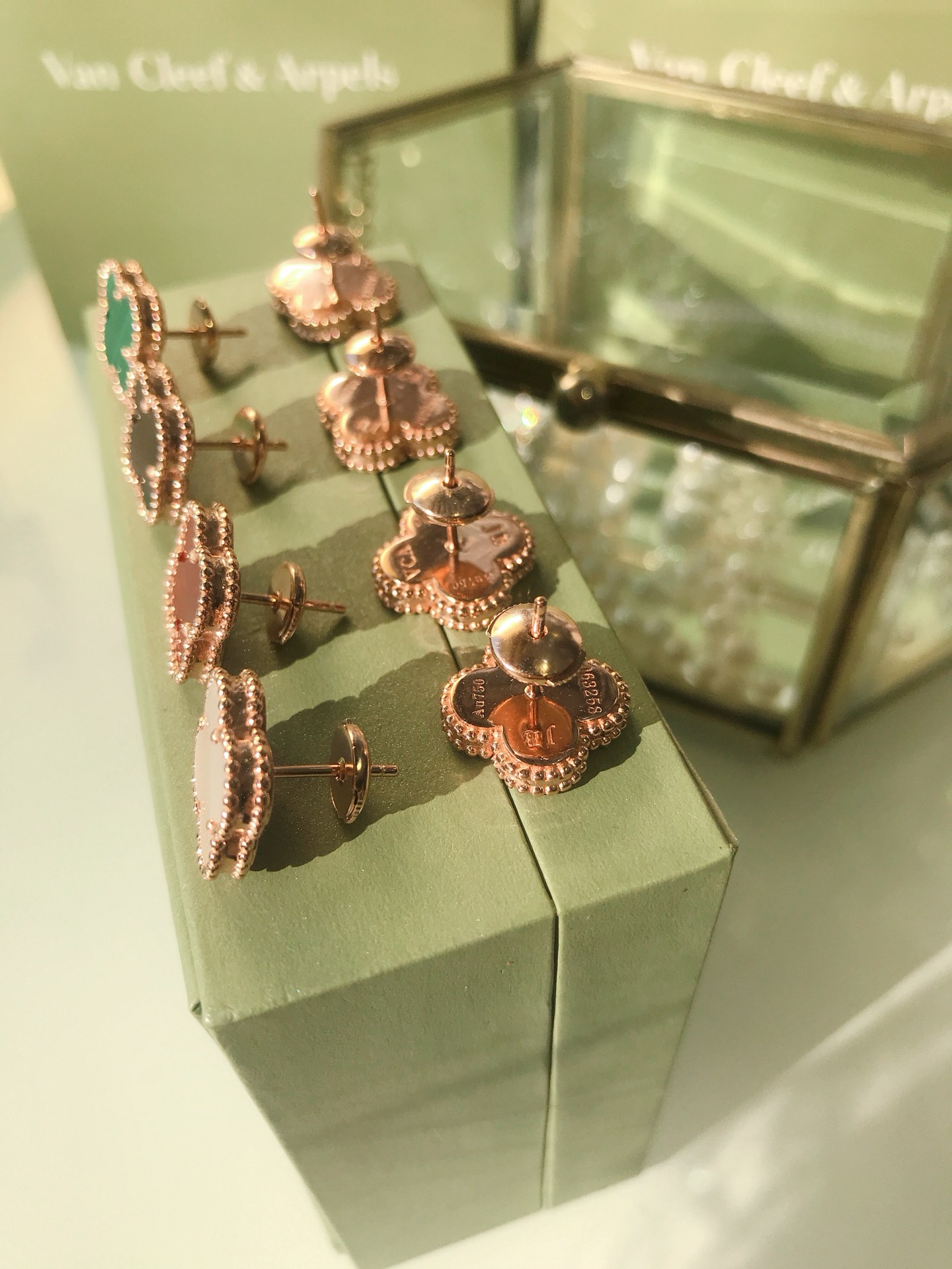 Sweet Alhambra 1 Motif Studs Collections