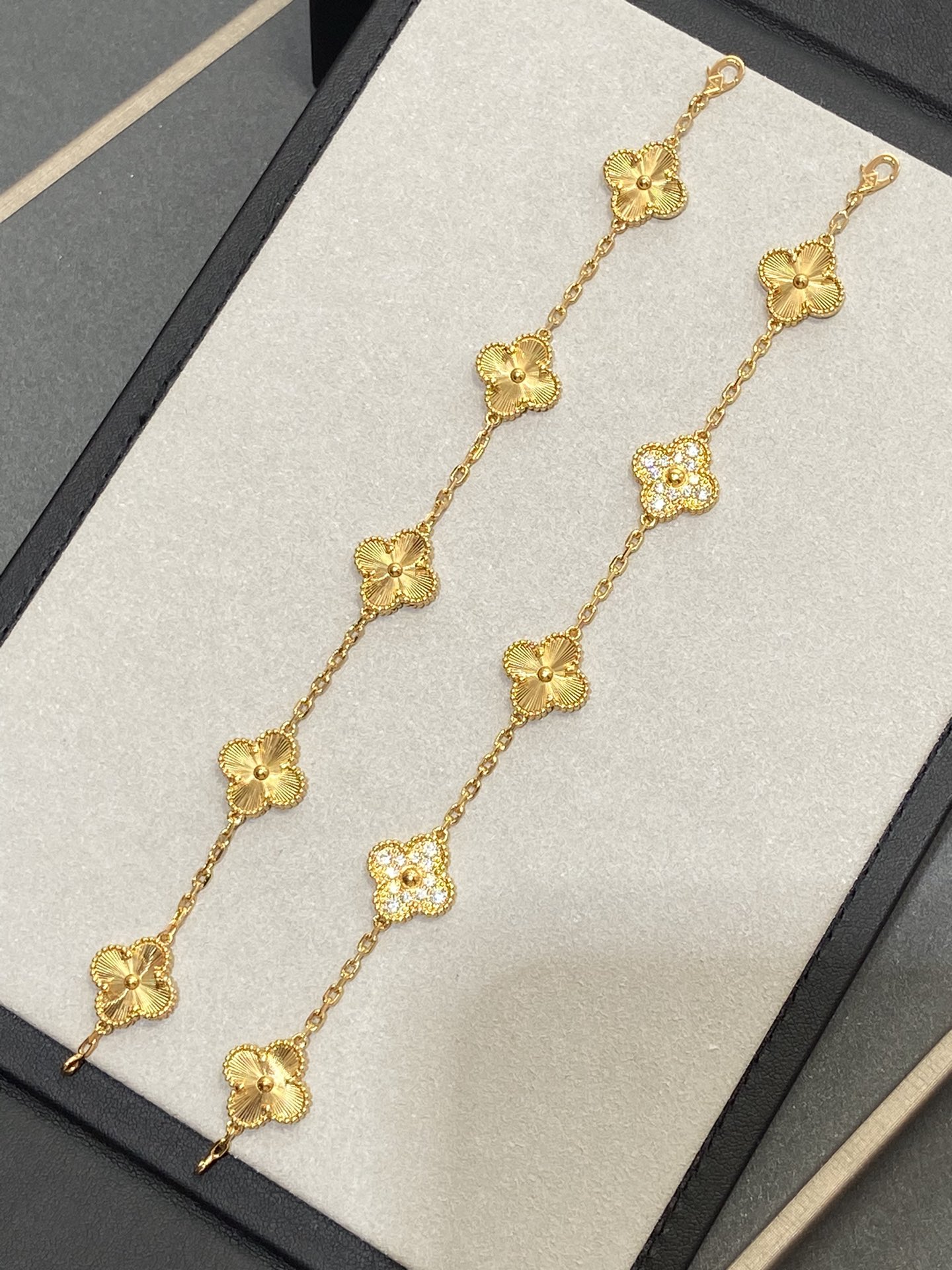 1.Alhambra Laser 5 motifs Bracelet with Diamonds