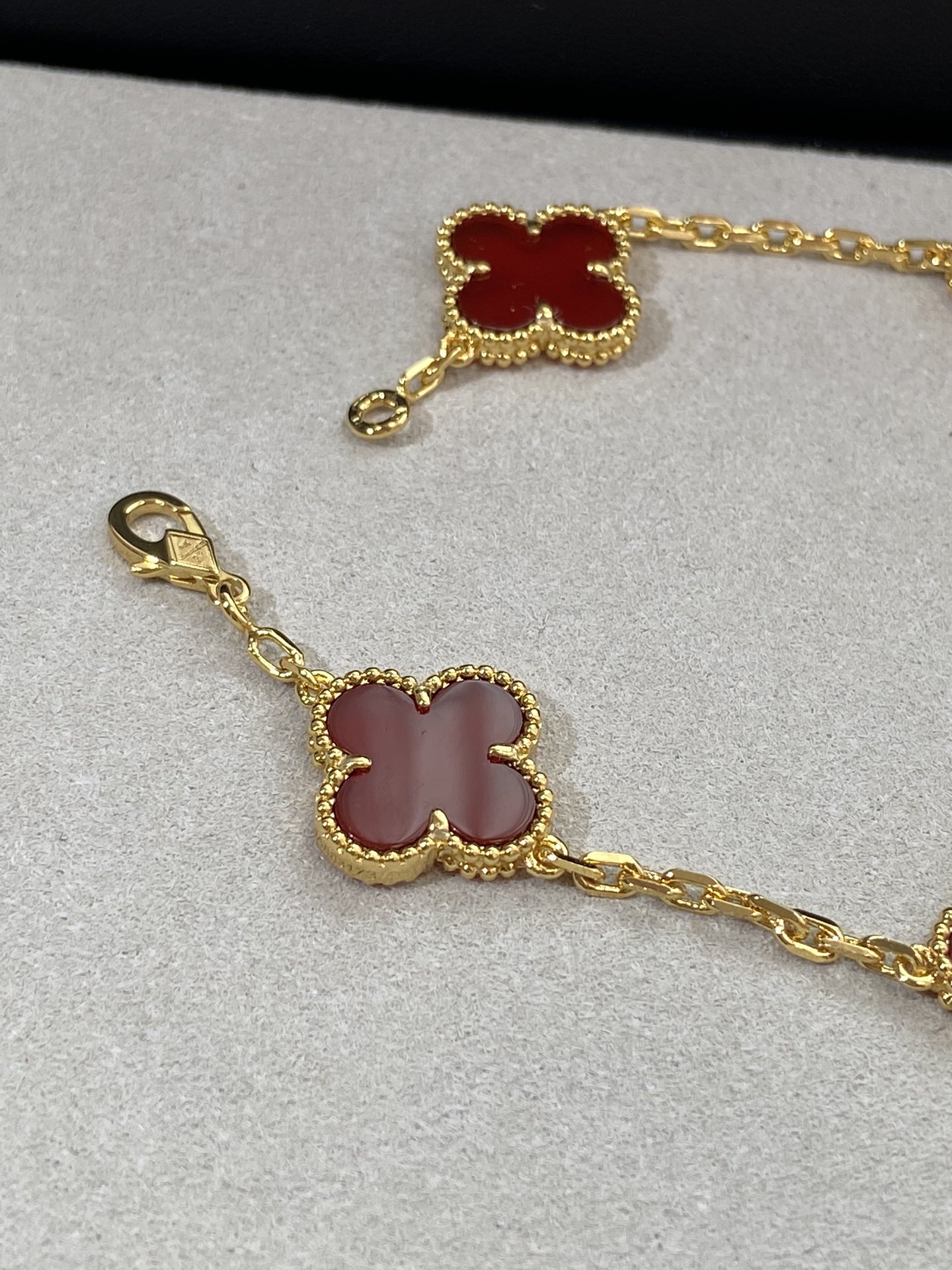 1.Alhambra Red Carnelian 5 motifs Bracelet