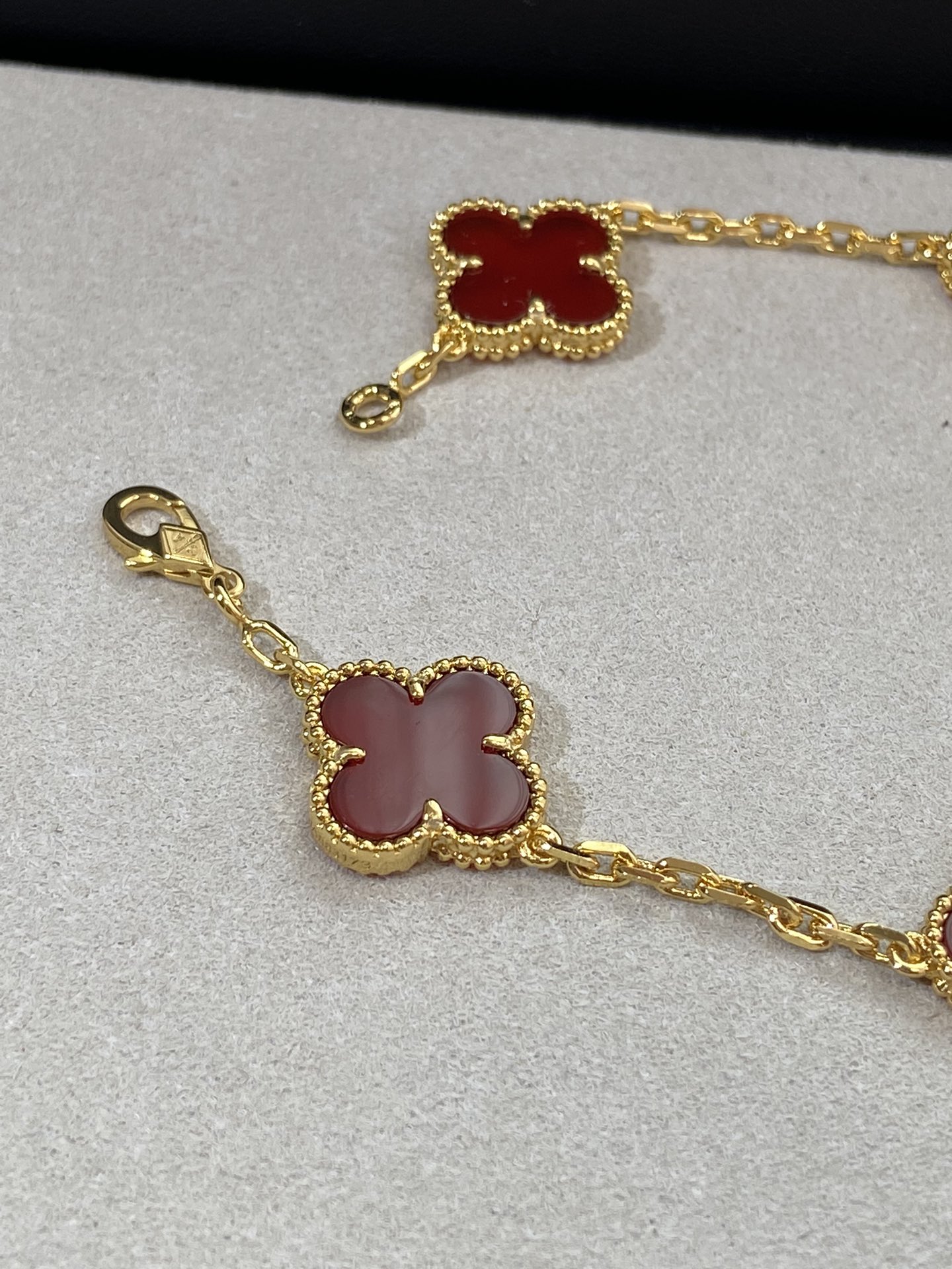 1.Alhambra Red Carnelian 5 motifs Bracelet