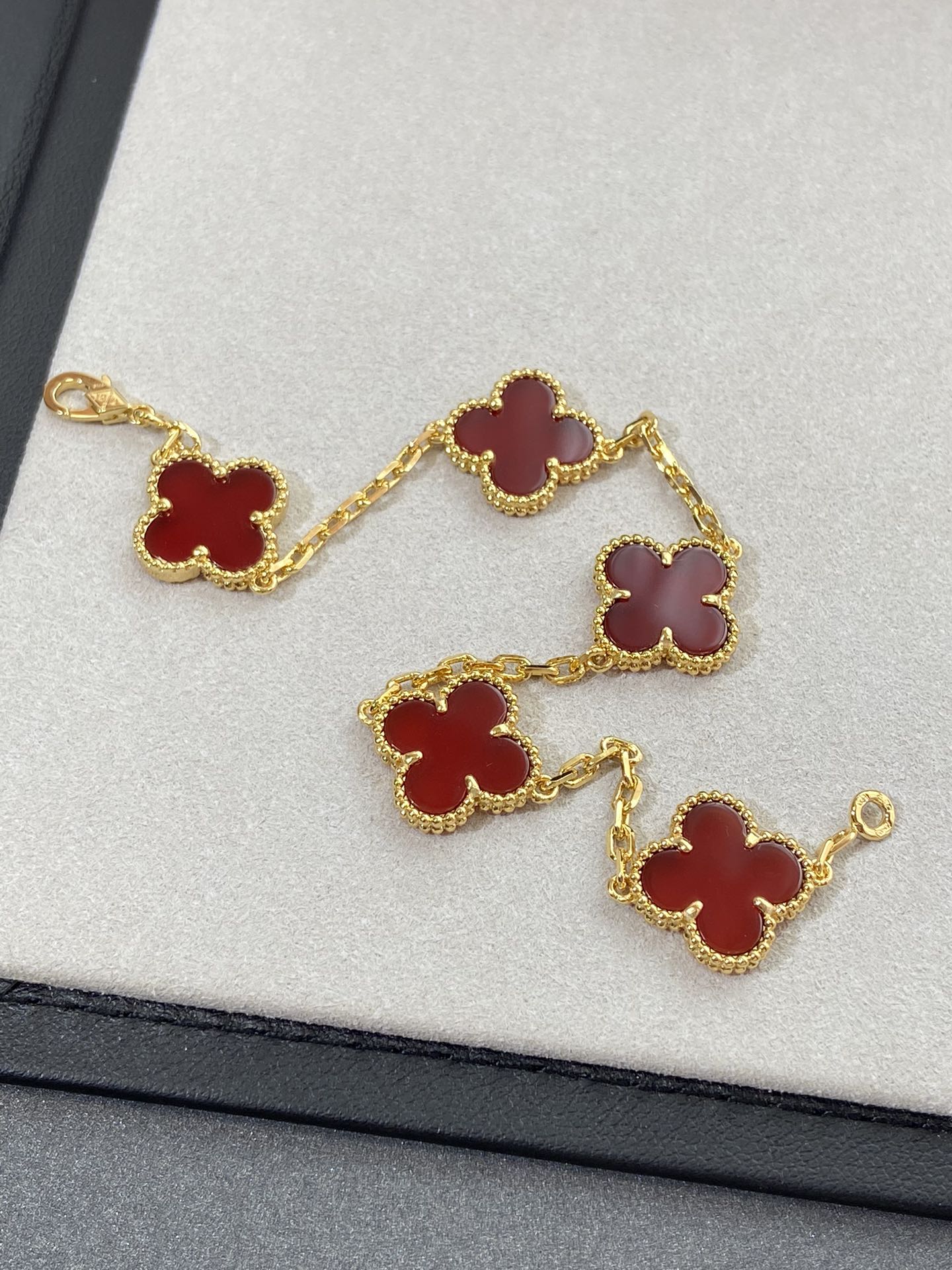 1.Alhambra Red Carnelian 5 motifs Bracelet