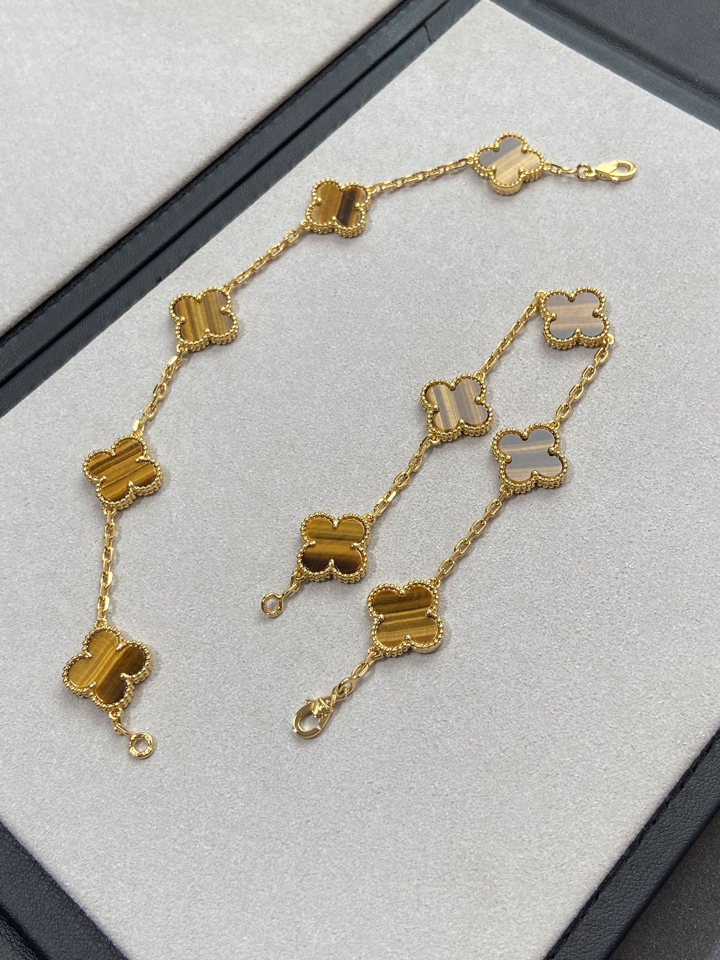 1.Alhambra Eye Tiger 5 motifs Bracelet