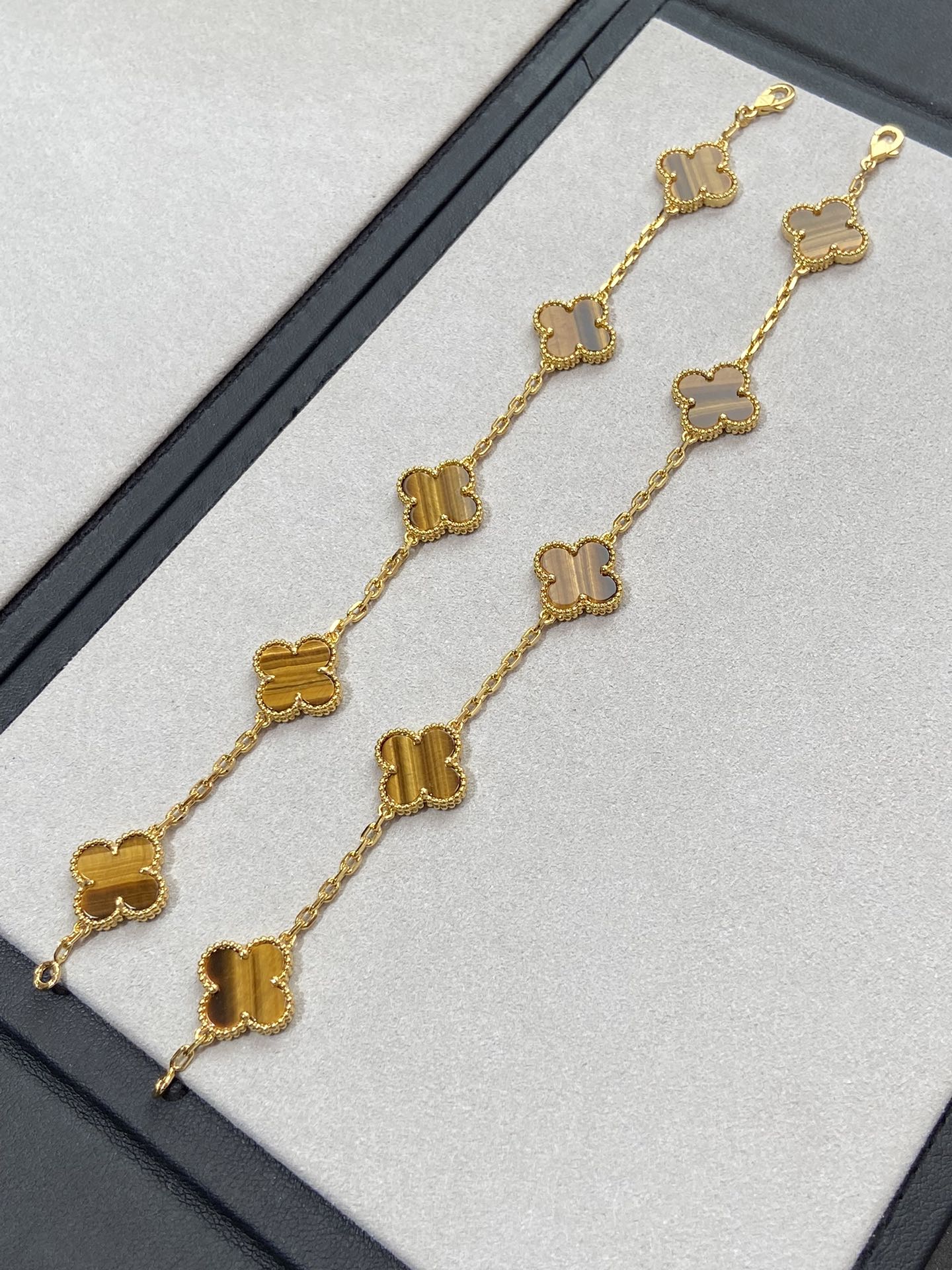 1.Alhambra Eye Tiger 5 motifs Bracelet