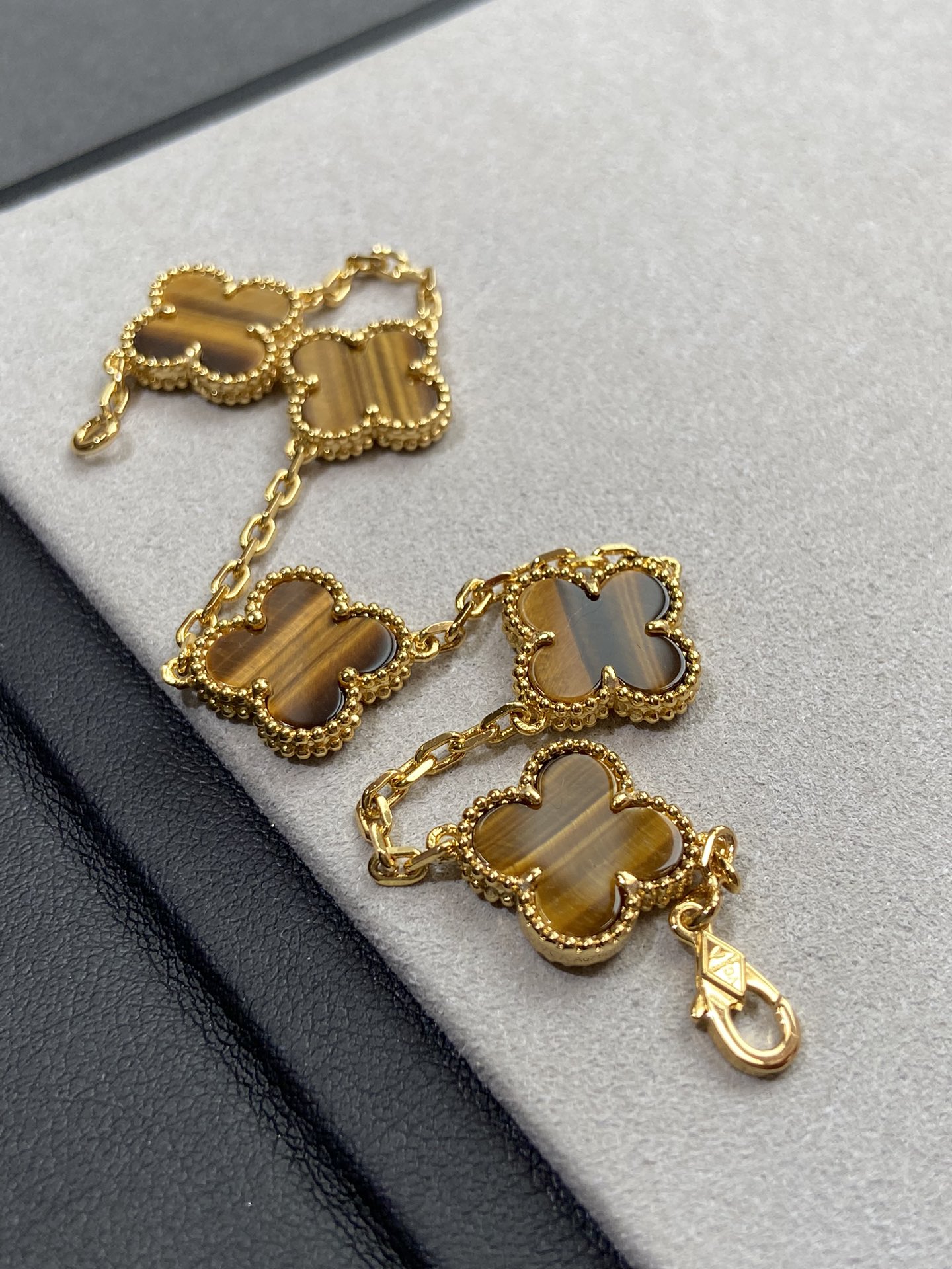 1.Alhambra Eye Tiger 5 motifs Bracelet