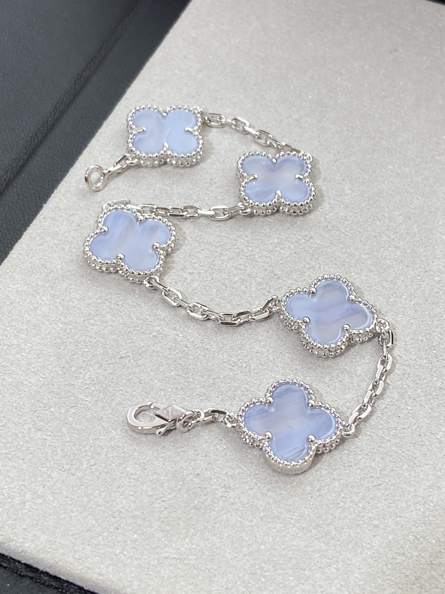1.Alhambra Chalcedony 5 motifs Bracelet