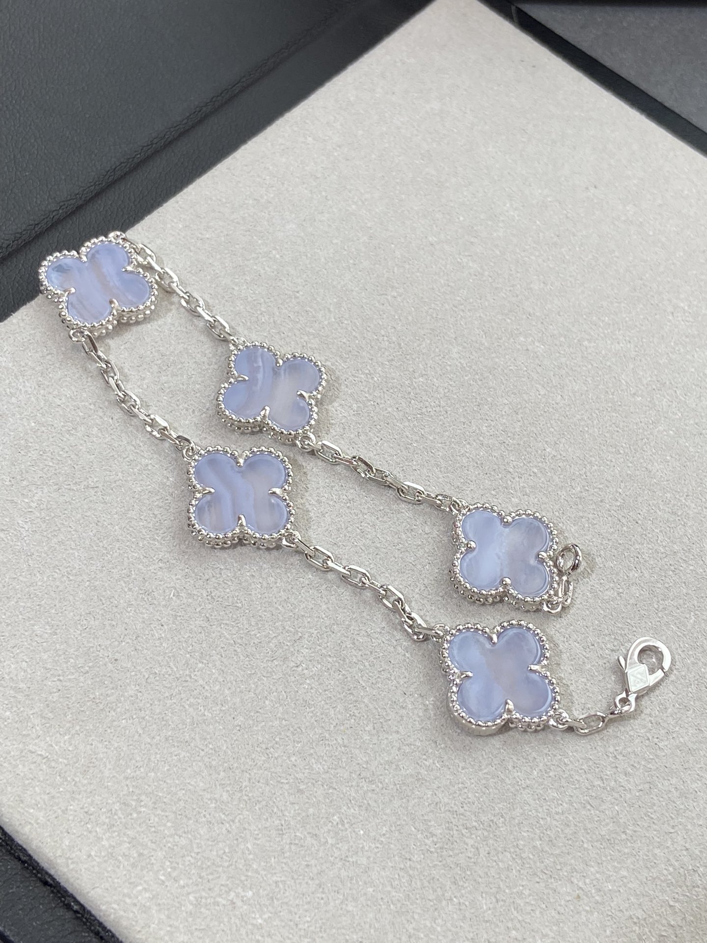1.Alhambra Chalcedony 5 motifs Bracelet