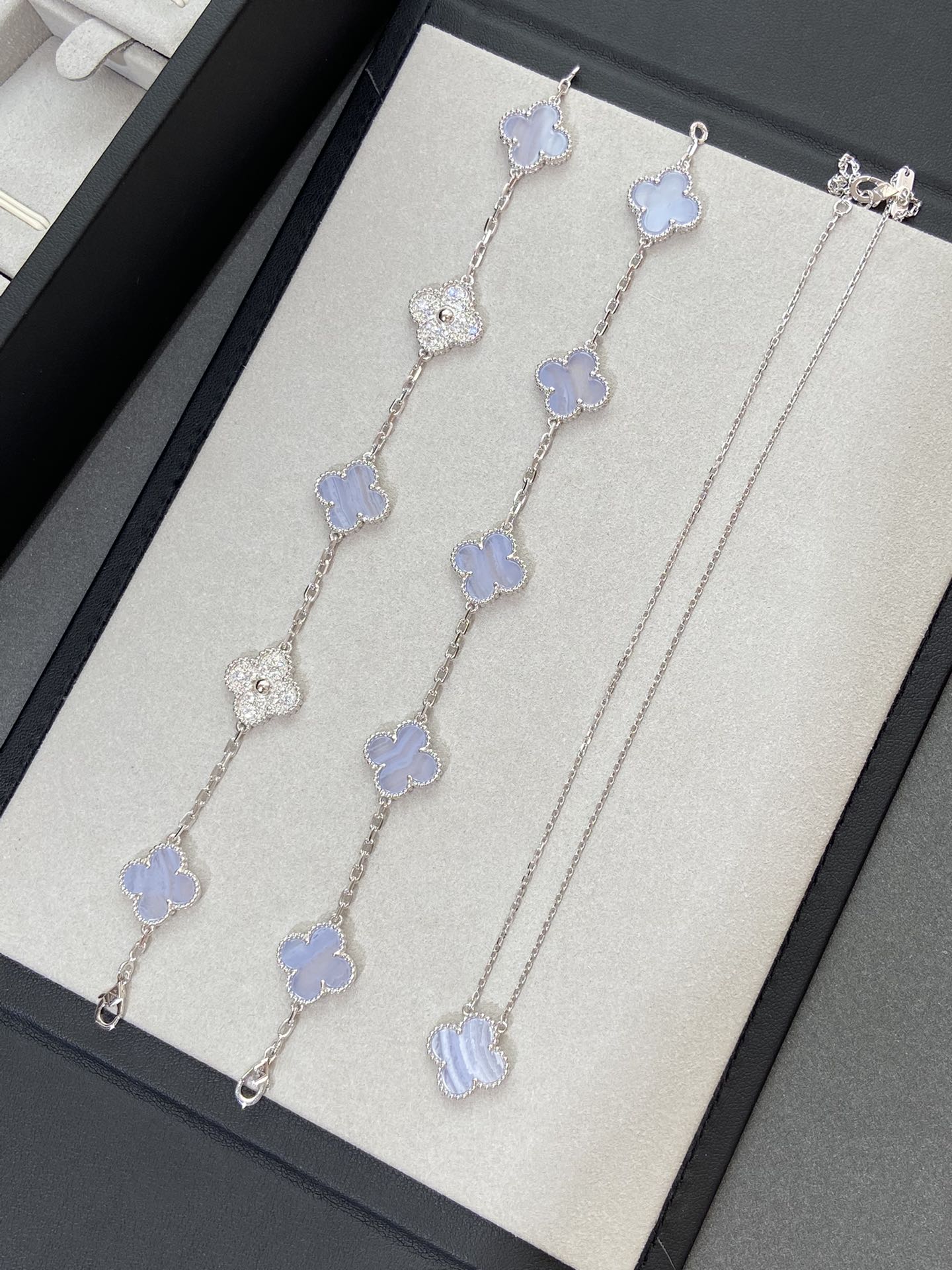 1.Alhambra Chalcedony 5 motifs Bracelet