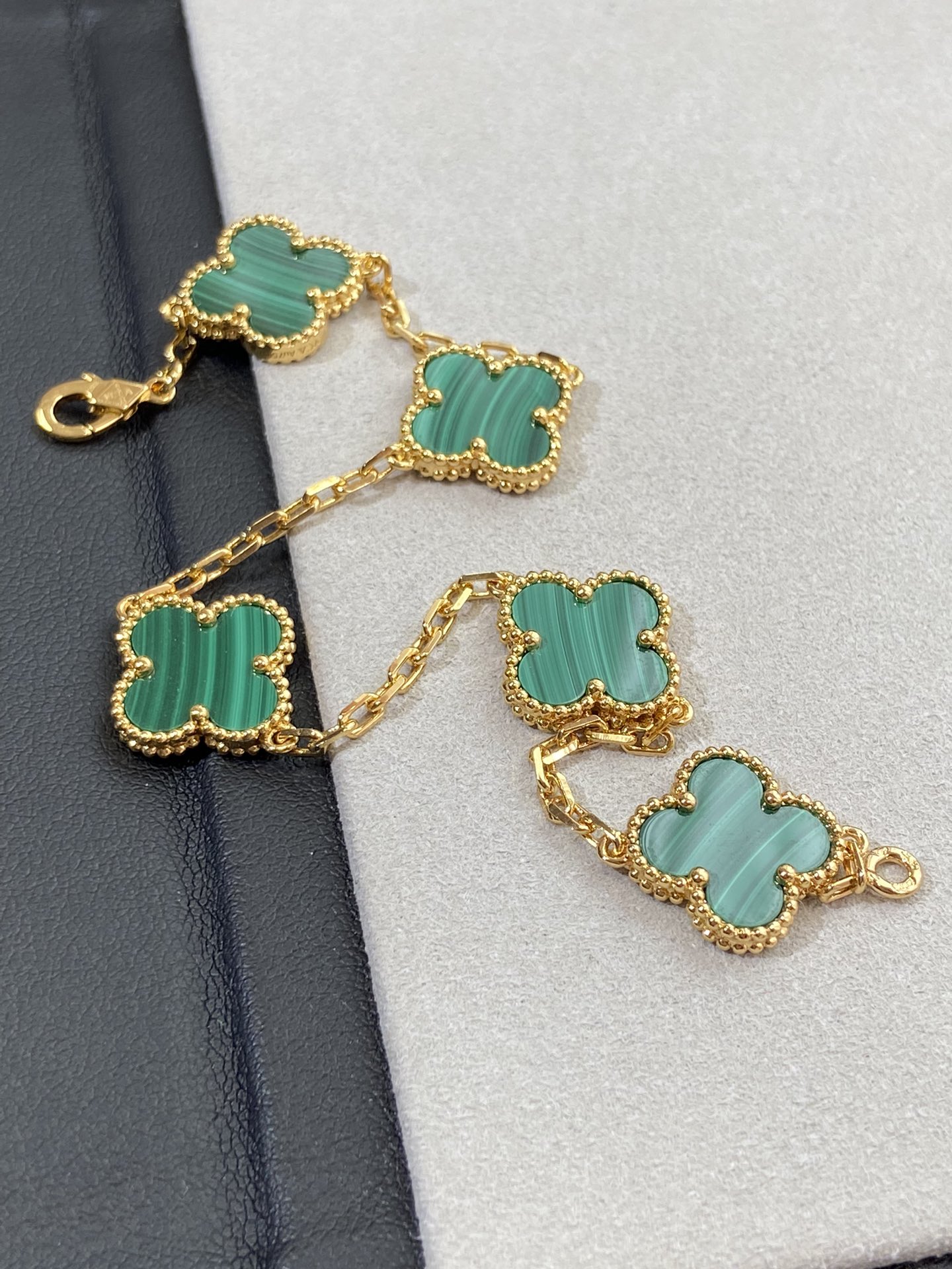 1.Alhambra Malachite 5 motifs Bracelet