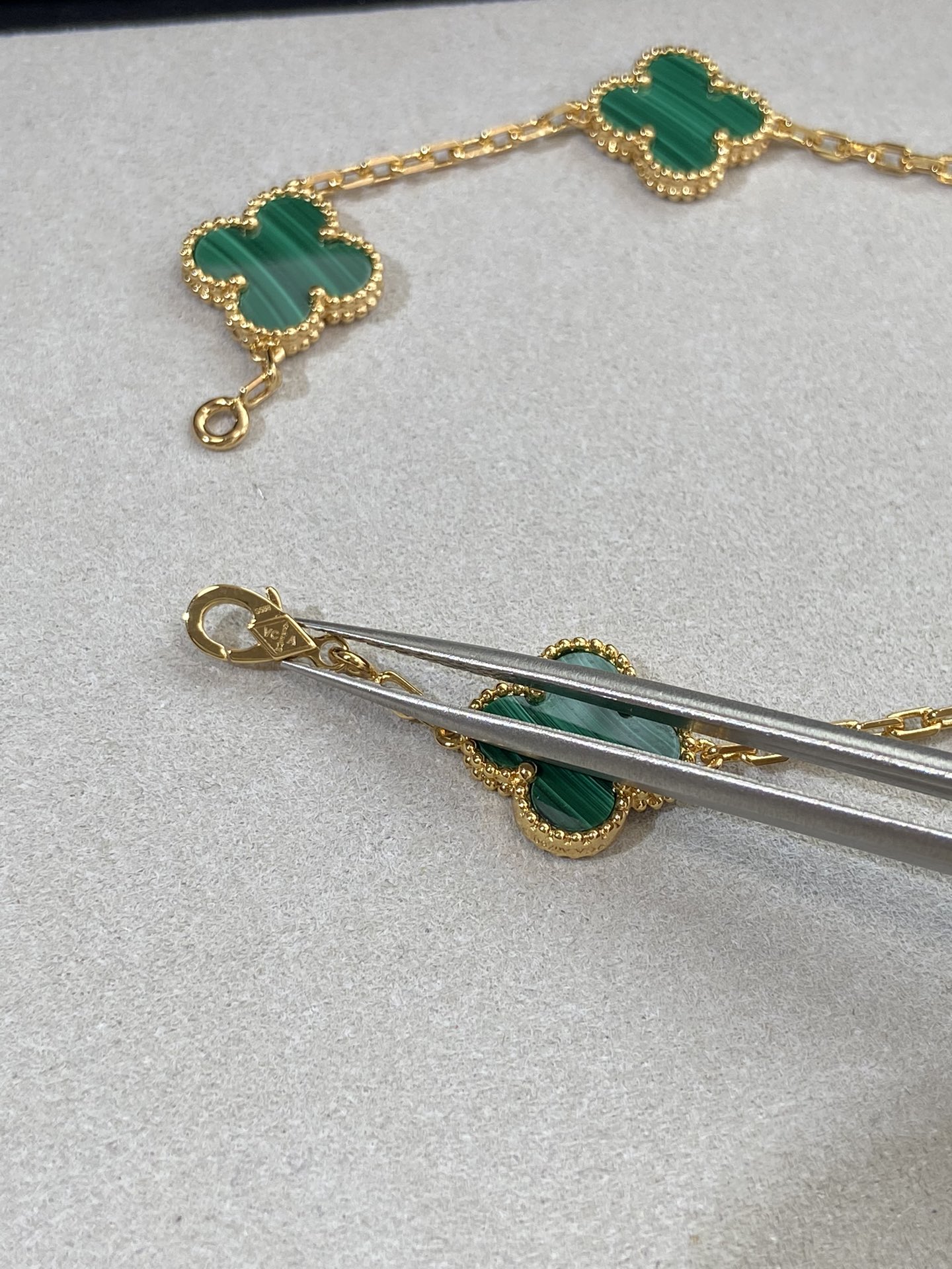 1.Alhambra Malachite 5 motifs Bracelet
