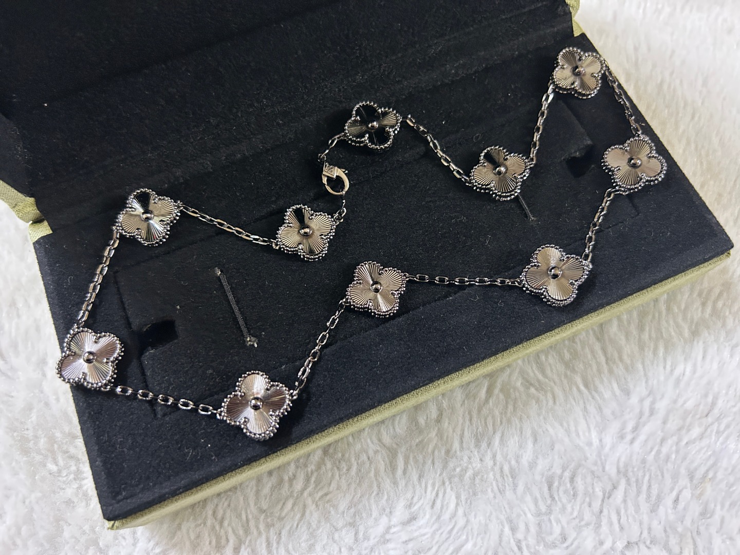 1.Alhambra Black Laser 5 motifs Bracelet
