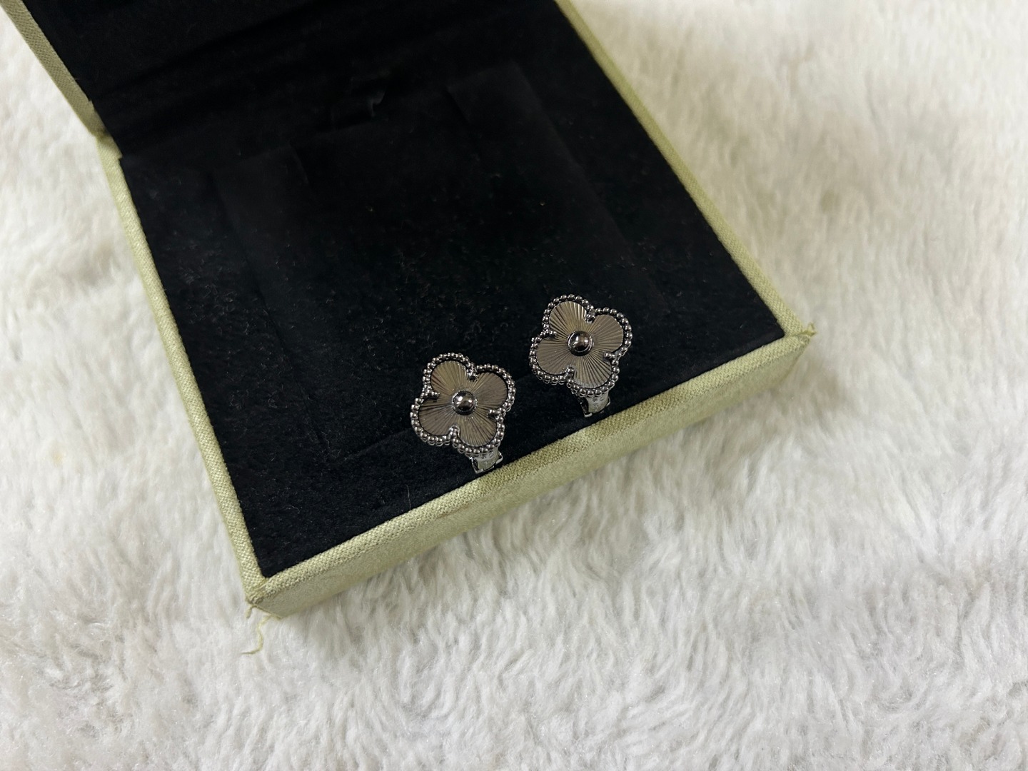 1.Alhambra Black Laser 5 motifs Bracelet