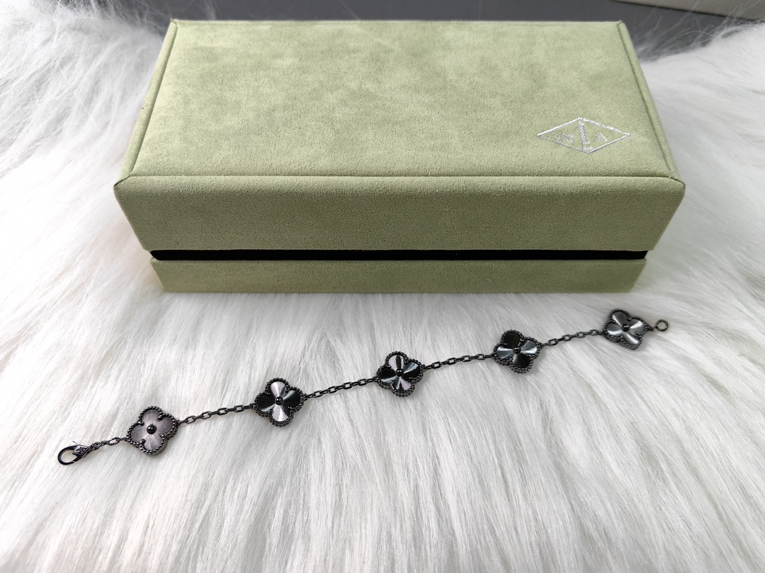 1.Alhambra Black Laser 5 motifs Bracelet