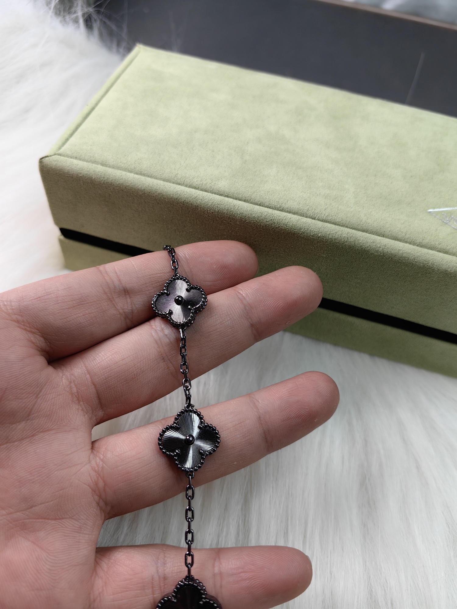 1.Alhambra Black Laser 5 motifs Bracelet