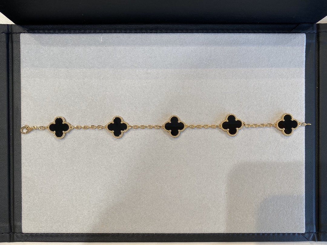 1.Alhambra Black Onyx 5 motifs Bracelet