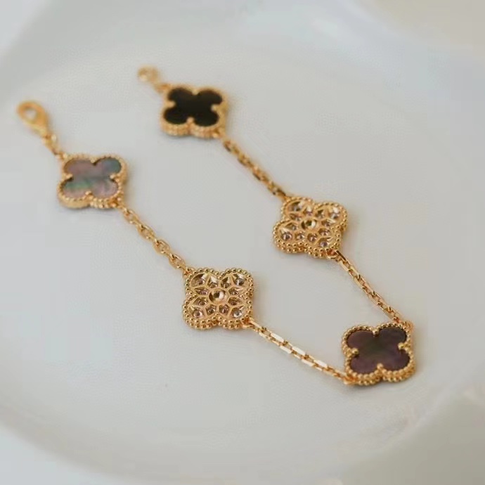 1.Alhambra Grey Mother-of-pearl 5 motifs Bracelet