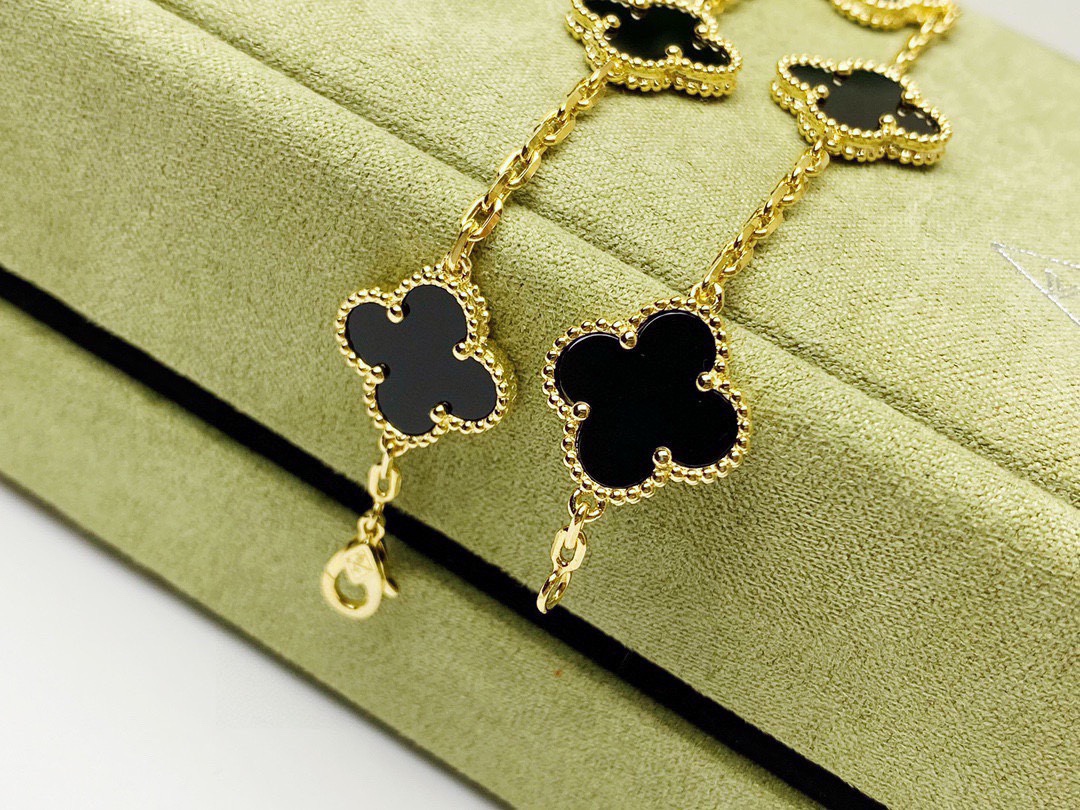1.Alhambra Black Onyx 5 motifs Bracelet