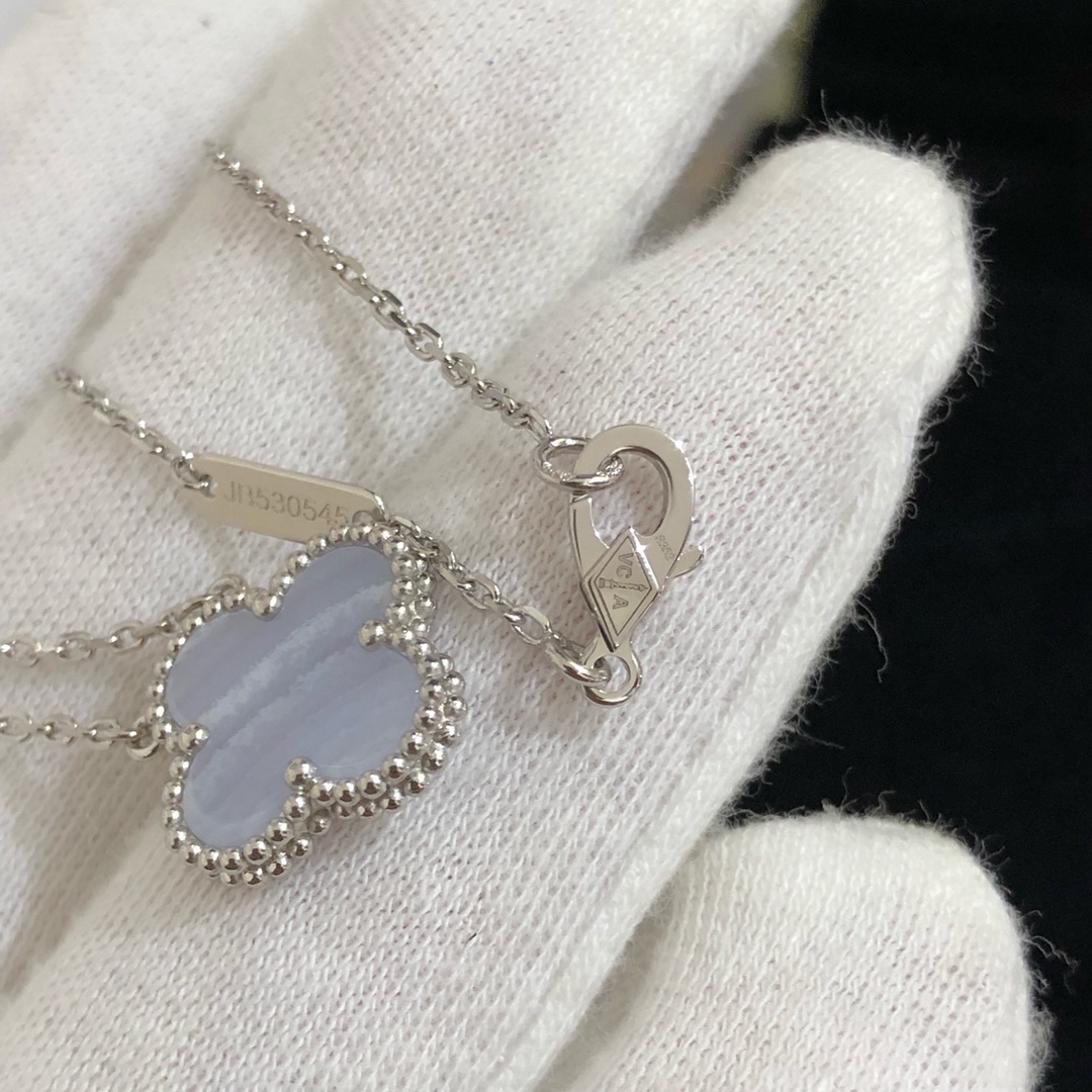 Alhambra Chalcedony 1 motif Necklace