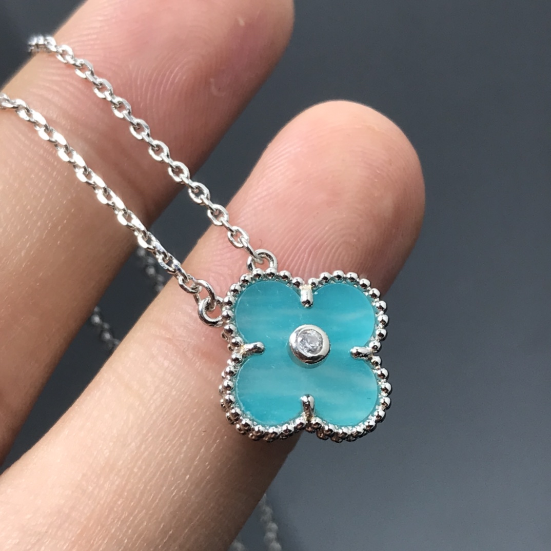 Alhambra Turquoise Pendant Necklace with Diamond