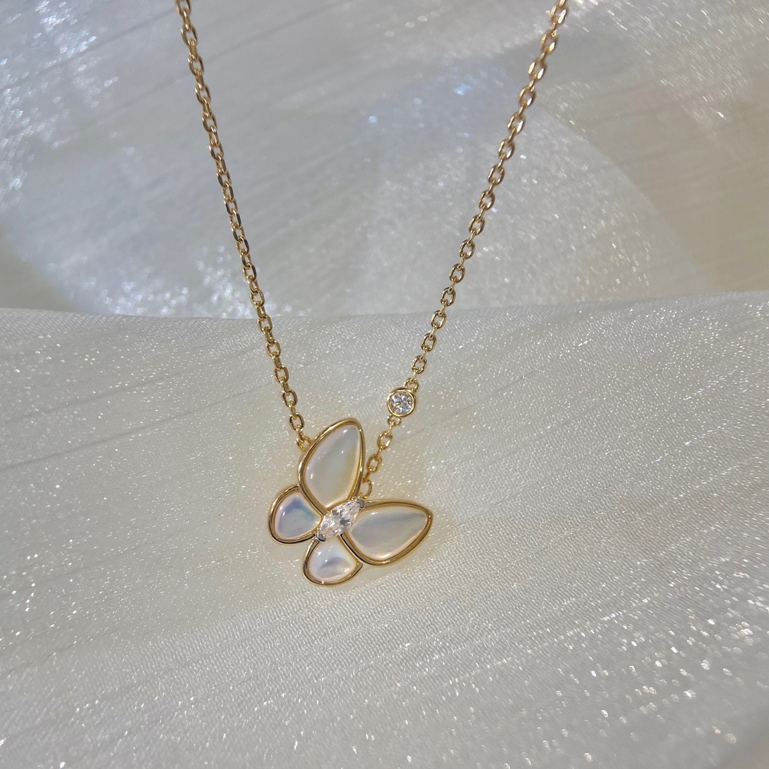 Two Butterfly Mother-of-pearl pendant Necklace
