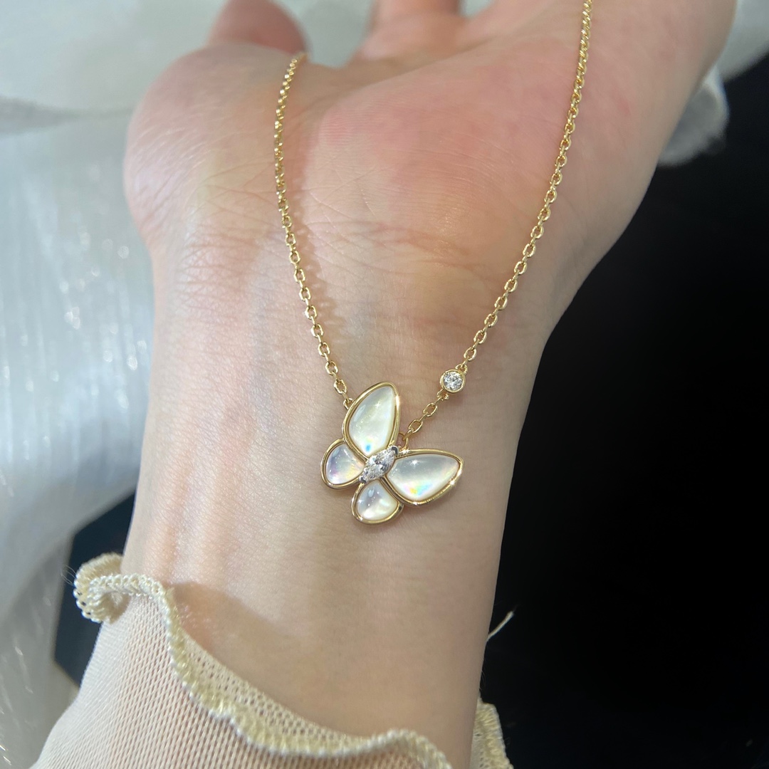 Two Butterfly Mother-of-pearl pendant Necklace
