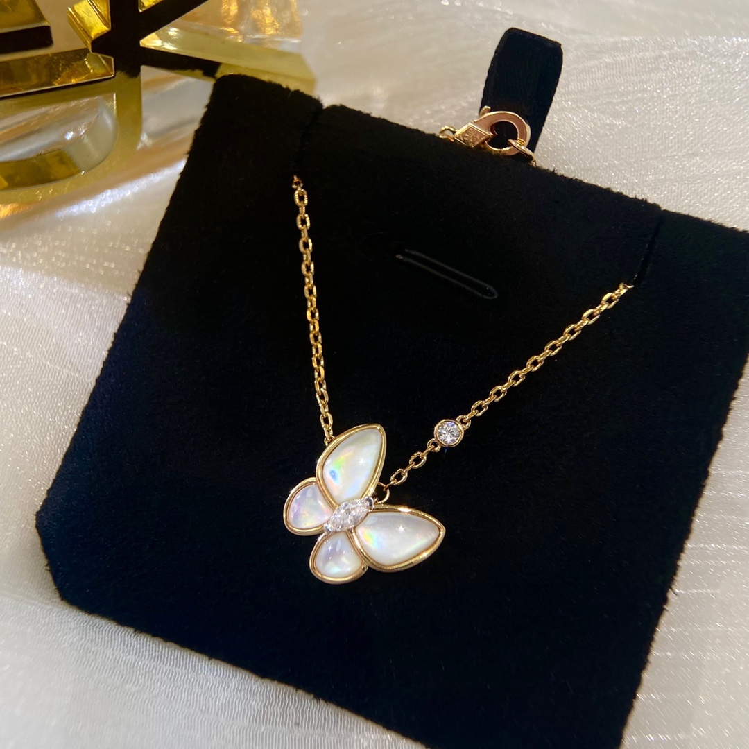 Two Butterfly Mother-of-pearl pendant Necklace