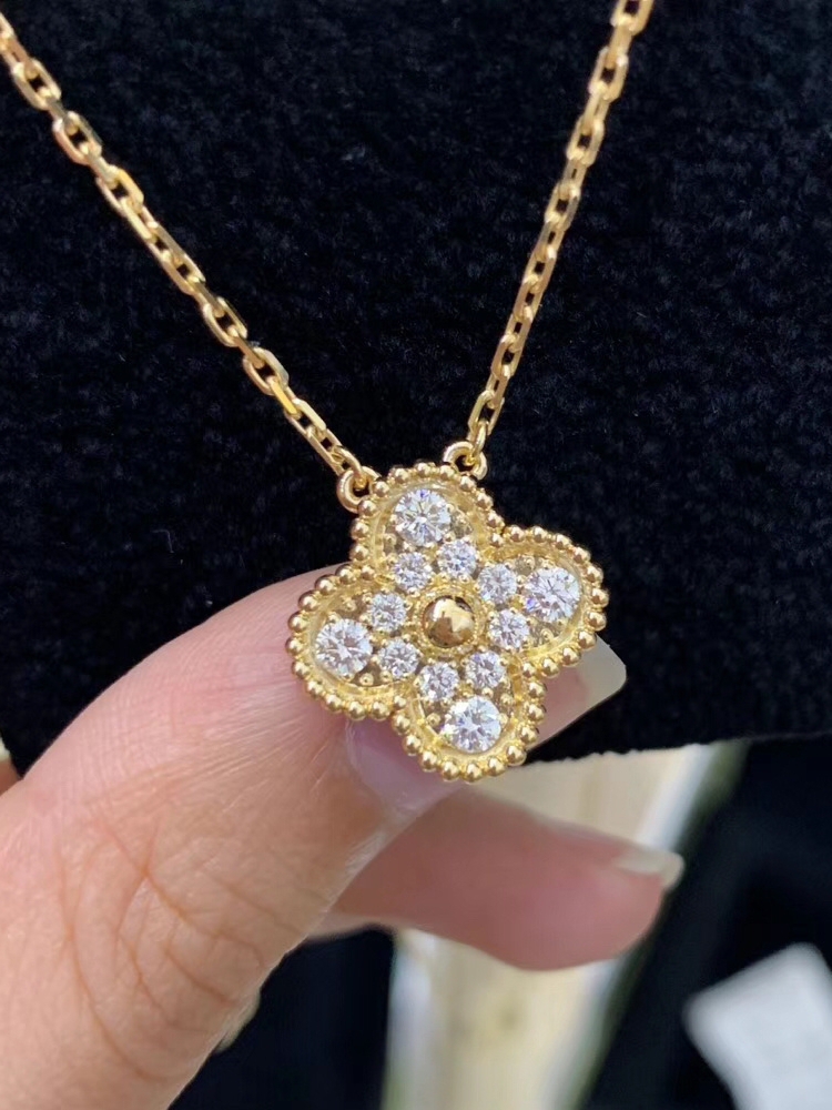 Alhambra Pendant Necklace with Full Diamonds