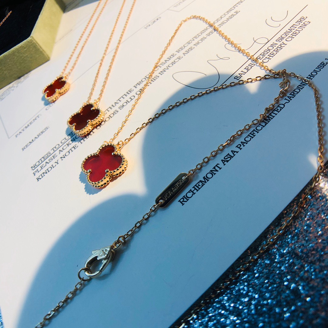 Alhambra Carnelian 1 motif Necklace