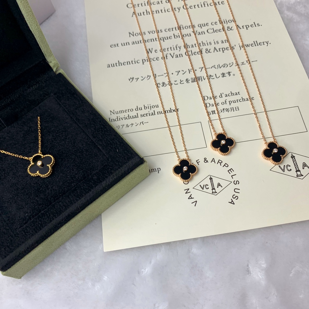 Alhambra Black Onyx 1 motif Necklace with Diamond