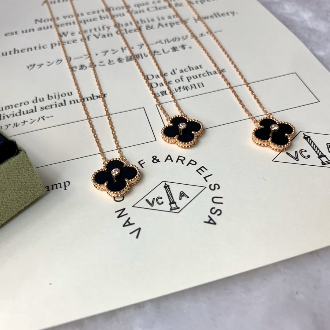 Alhambra Black Onyx 1 motif Necklace with Diamond