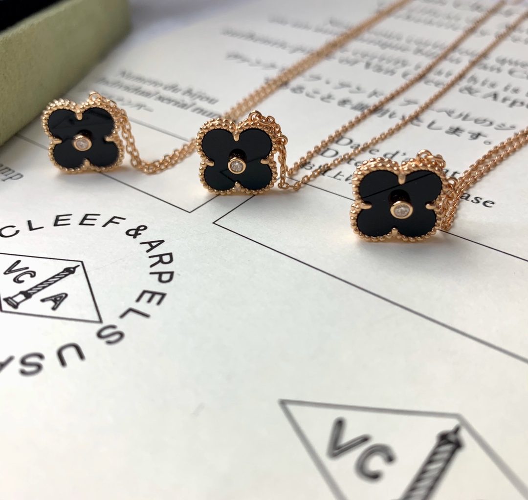 Alhambra Black Onyx 1 motif Necklace with Diamond