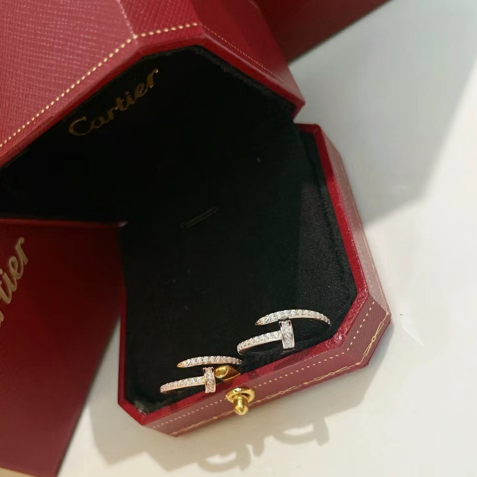 Juste un Clou Nail Ring with full diamonds