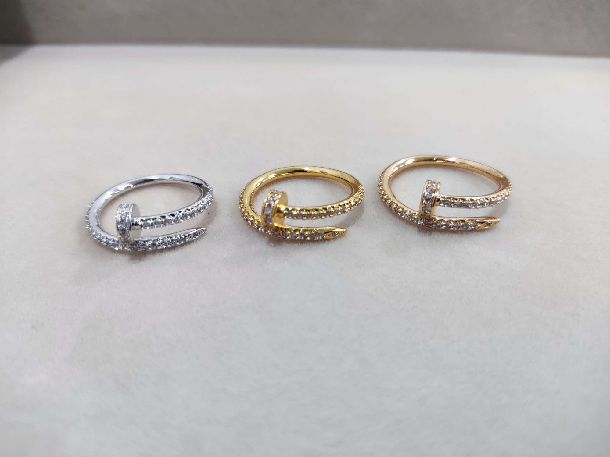 Juste un Clou Nail Ring with full diamonds