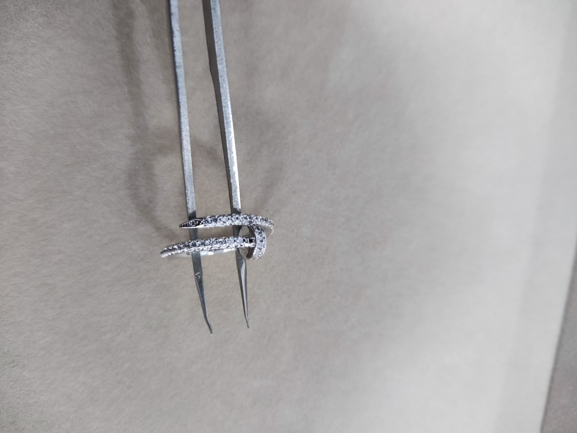 Juste un Clou Nail Ring with full diamonds