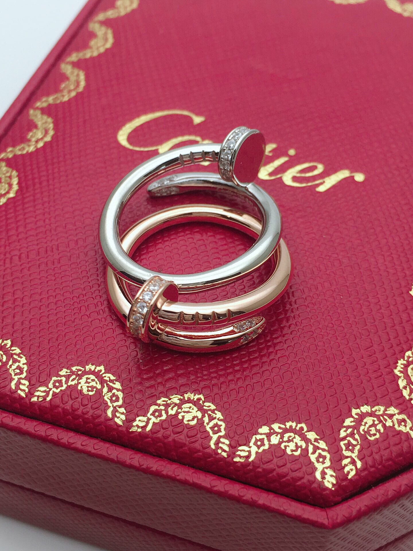 Juste un Clou Nail Ring head and tail with diamonds