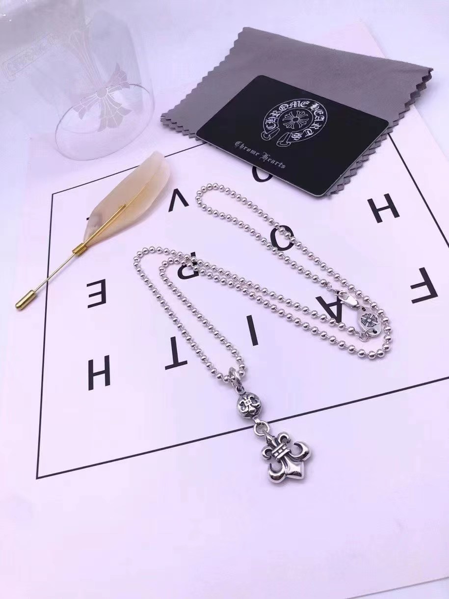 Scout Flower Pendant Necklace
