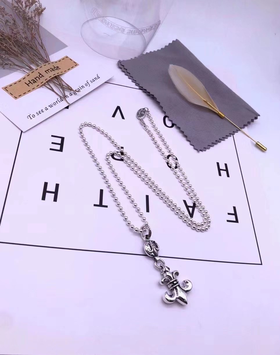 Scout Flower Pendant Necklace