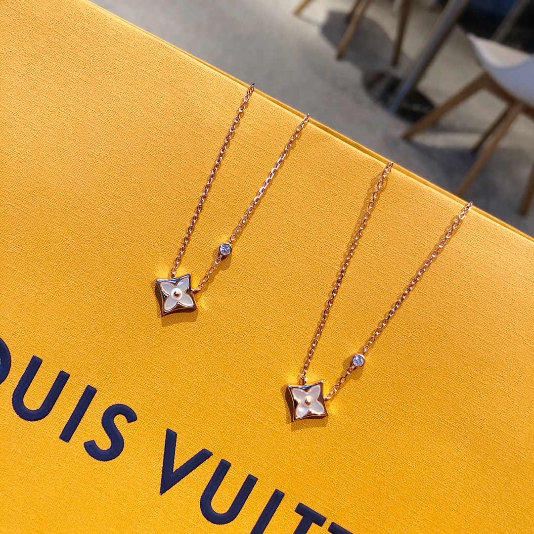 Four Leaf Clover Necklace White Flower