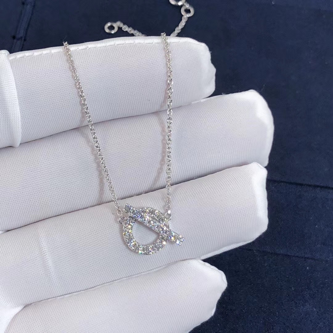 Q necklace with diamonds