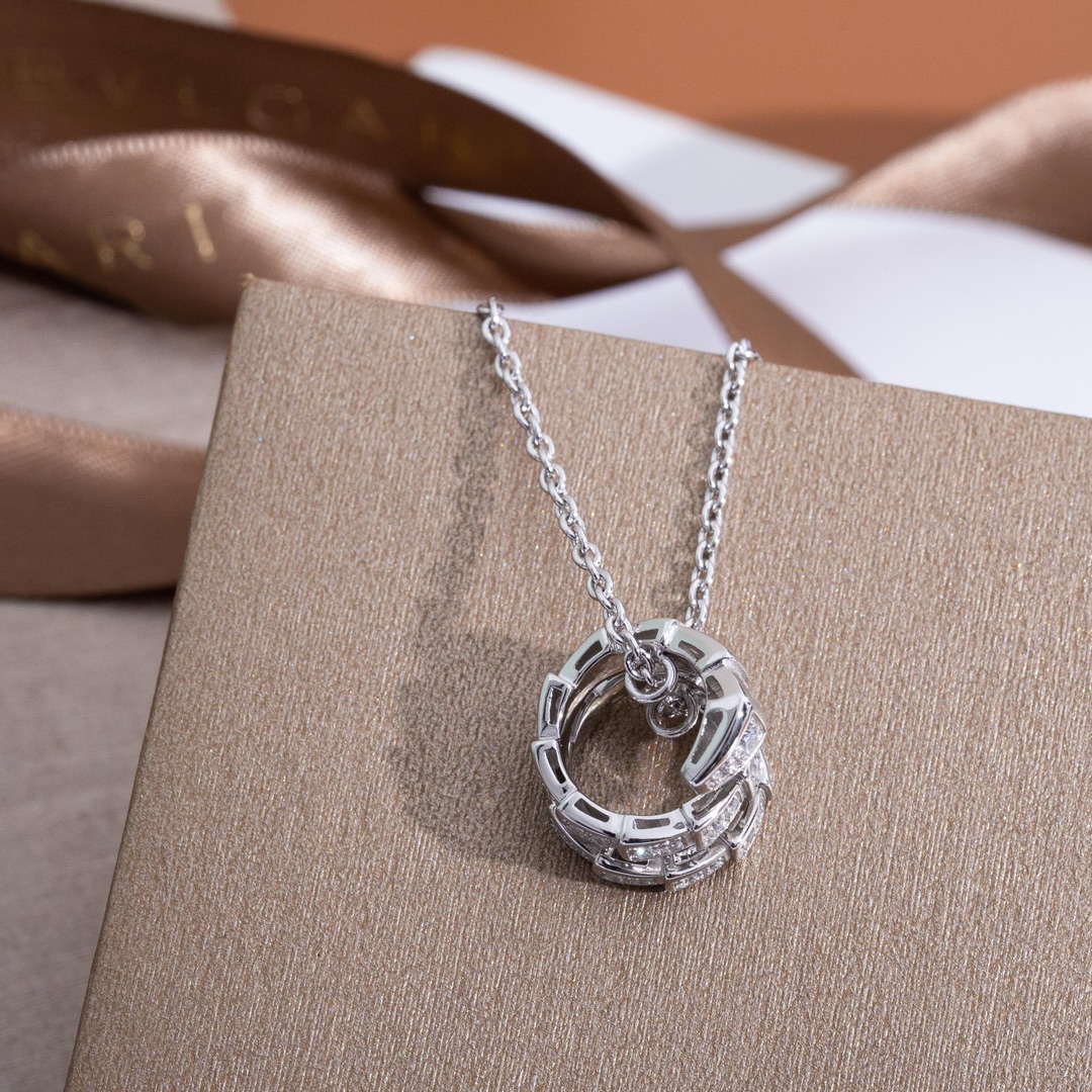 Serpenti Pendant Necklace with Full Diamonds