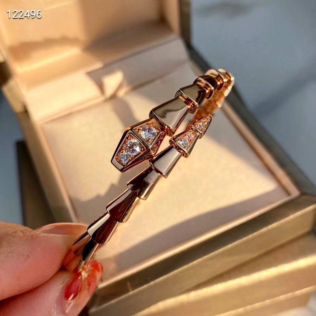 Serpenti Single Snake Shape Ring with Diamonds