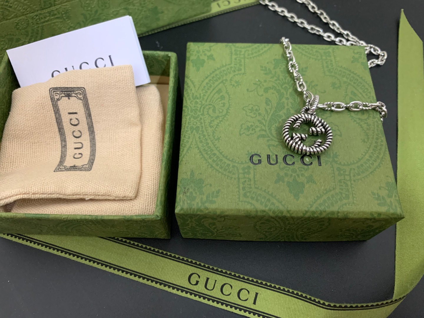 Interlocking G textured necklace