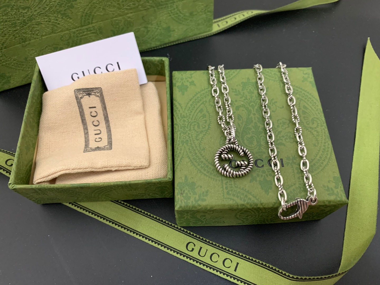 Interlocking G textured necklace