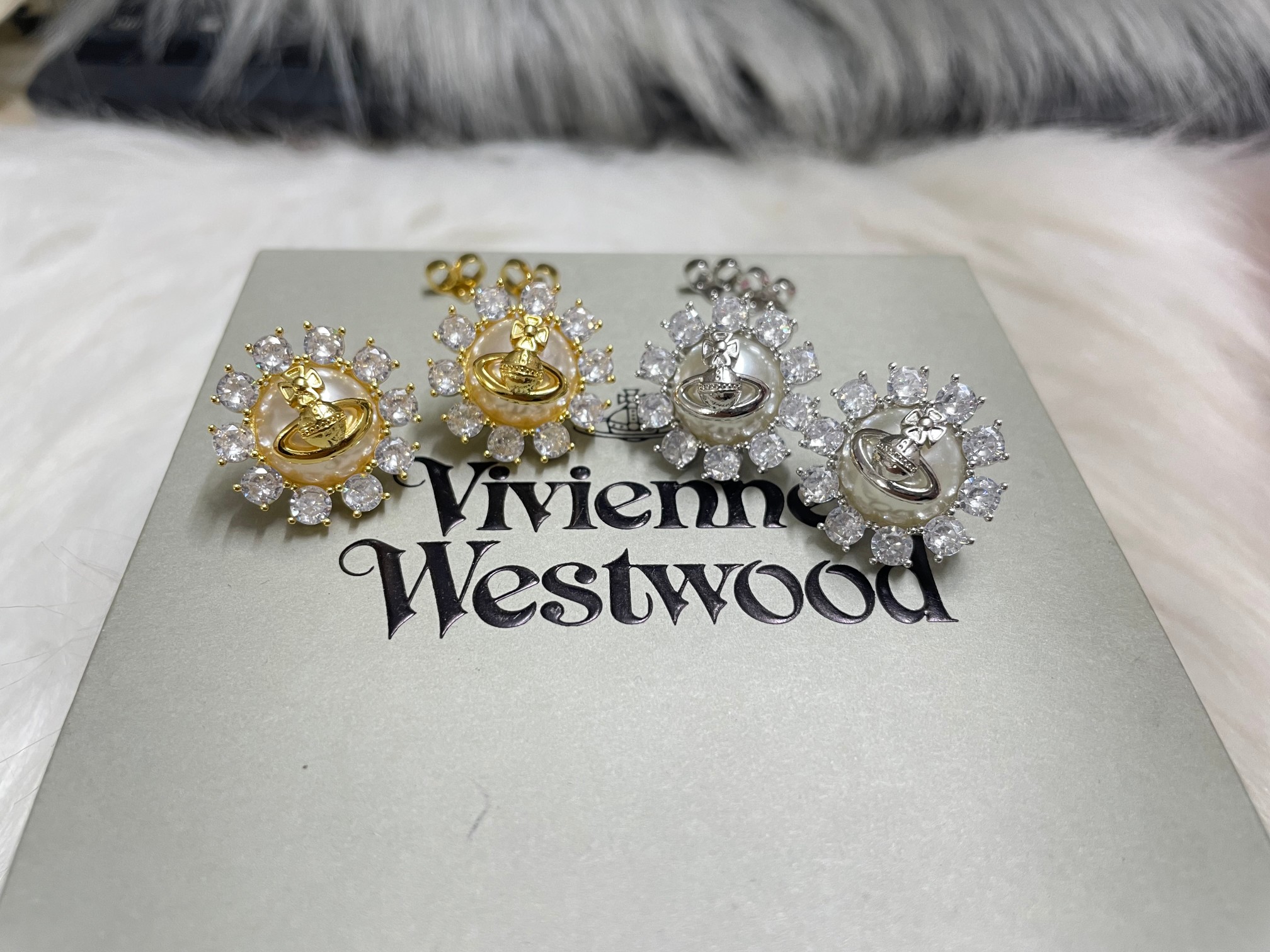 Round Pearl Rhinestone Flower Earrings