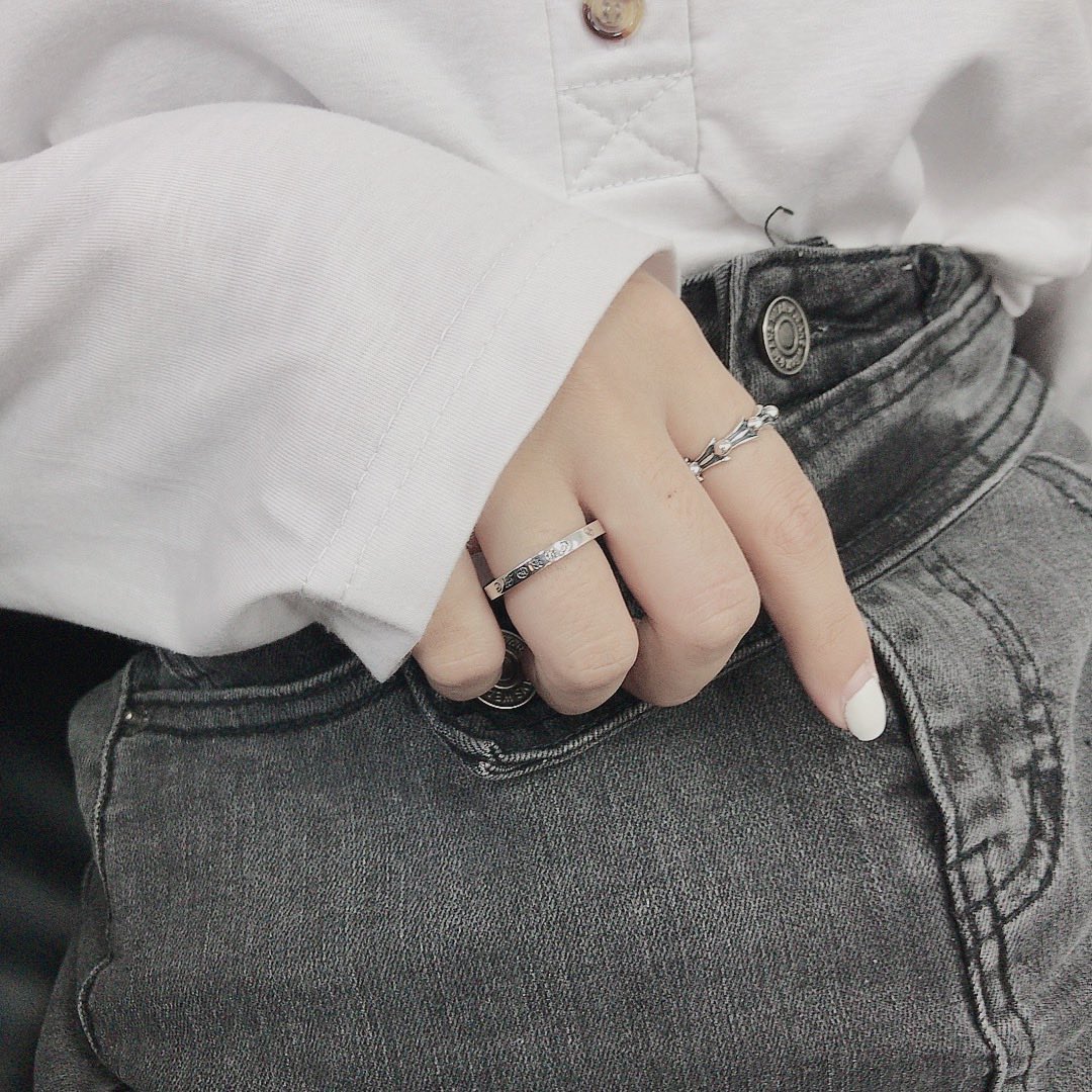 Tongue Letter Thin Ring