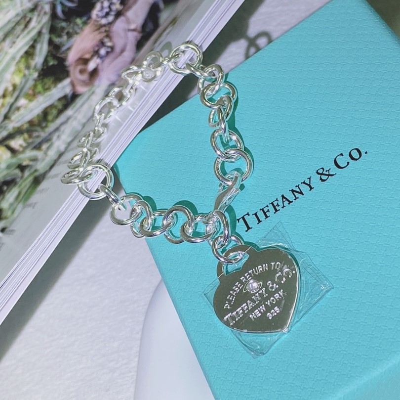 Heart Tag Bracelet with Diamonds