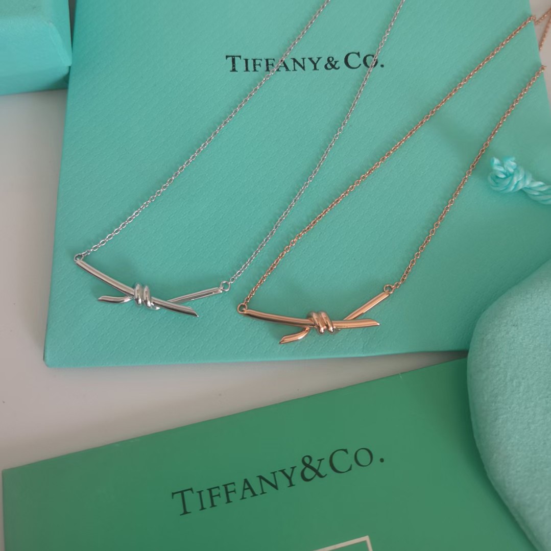 Knot Necklace without Diamonds