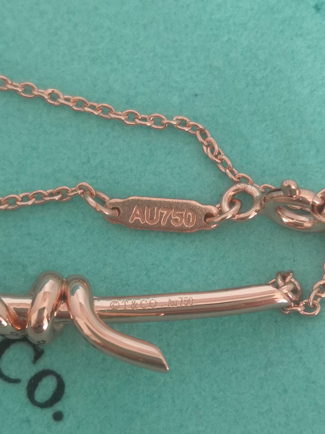Knot Necklace without Diamonds