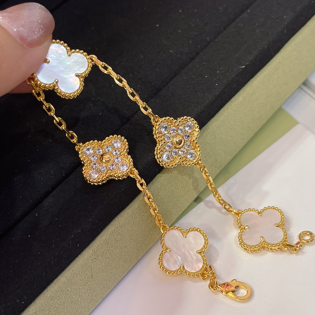 1.Alhambra Mother-of-pearl 5 motifs Bracelet with Diamonds